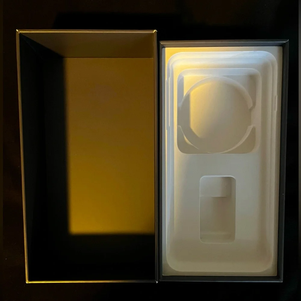 Apple iPhone EMPTY BOX FOR THE APPLE IPHONE 8 PLUS (2018) 64GB